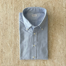 Cargar imagen en el visor de la galería, Blue Oxford Cloth Button Down (OCBD) Made in USA