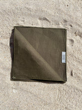Cargar imagen en el visor de la galería, Linen Handrolled Pocket Square