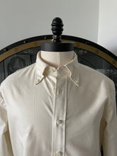 Load image into Gallery viewer, Beige Oxford Cloth Button Down (OCBD) Made in USA