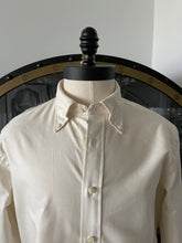 Cargar imagen en el visor de la galería, Beige Oxford Cloth Button Down (OCBD) Made in USA